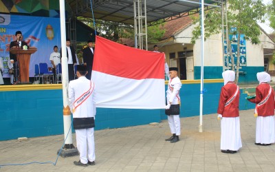 Upacara dalam Rangka Memperingati Hari Santri Nasional di SMKN Ihya' Ulumudin Singojuruh